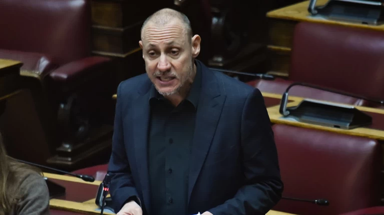 Ο Κλέων Γρηγοριάδης διαμαρτύρεται για τους μπαχαλάκηδες στις ταράτσες