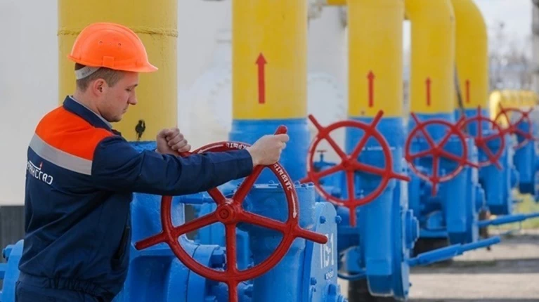 Μπήκαν οι υπογραφές Μόσχας-Κιέβου για το ρωσικό φυσικό αέριο προς την ΕΕ