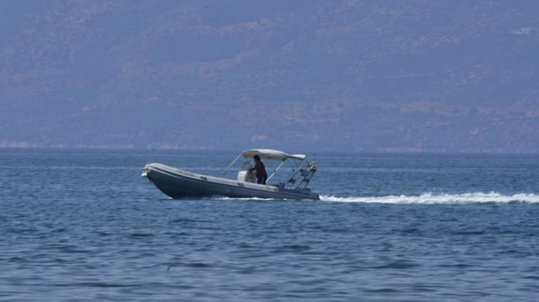 Συναγερμός στις Σπέτσες: Βυθίστηκε ταχύπλοο σκάφος