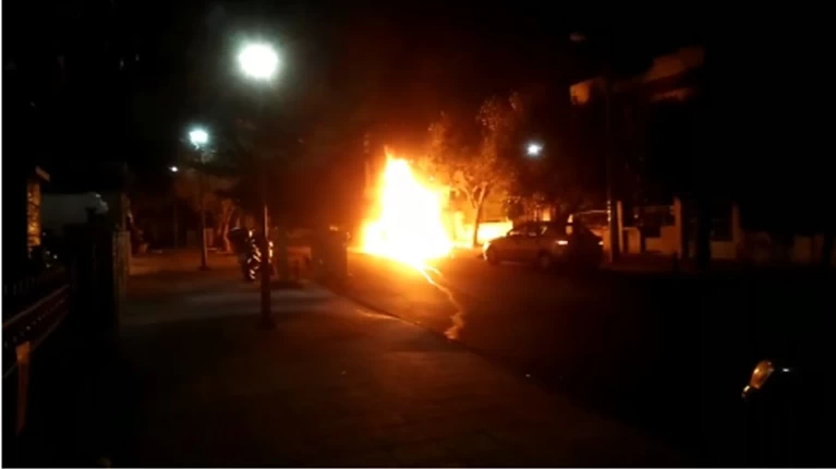 Έκρηξη σε αυτοκίνητο εκδότη εφημερίδας - Εριξαν μολότοφ
