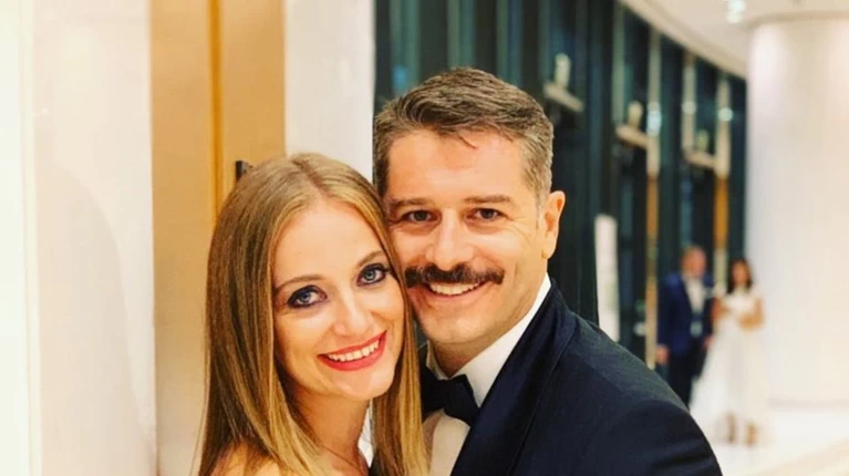 Η ανατρεπτική πρόταση γάμου του Αλ.Μπουρδούμη στη Λένα Δροσάκη - Βίντεο