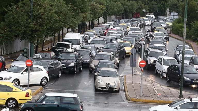Μεγάλο μποτιλιάρισμα στην Κατεχάκη από σοβαρό τροχαίο