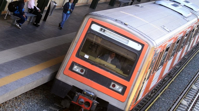 Επίθεση αγνώστων σε συρμό του ηλεκτρικού