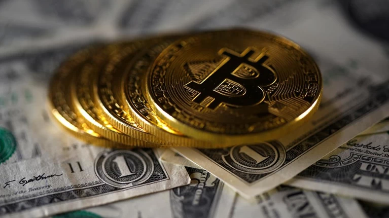 Αλμα του bitcoin σε υψηλό 18 μηνών