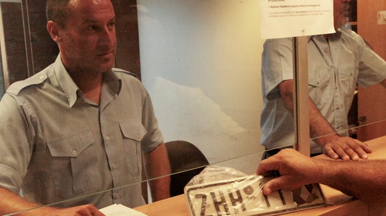 Παράδοση πινακίδων