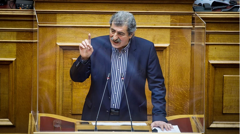 Ο Παύλος Πολάκης κλείνει το μάτι στους αντιεμβολιαστές και προκαλεί την... | Πολιτική Ειδήσεις
