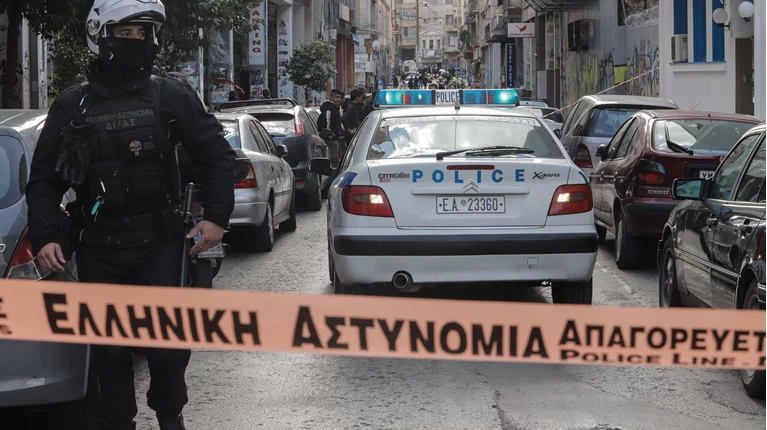 Agria Dysh O Neos Kosmos Pyrobolismoi E3w Apo Kafe Ellada Eidhseis