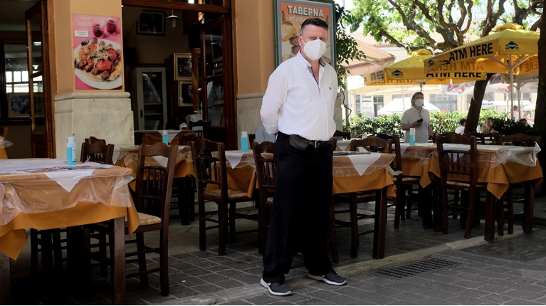 Εμβολιασμένοι και ανεμβολίαστοι: Πώς θα λειτουργήσουν εστιατόρια, μπαρ,...  | Ελλάδα Ειδήσεις