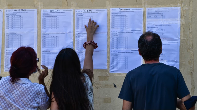Panellhnies 2021 Ba8moi Anoi3e H Platforma Oi Teleytaies Ektimhseis Ellada Eidhseis
