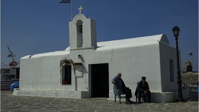 εκκλησάκι σε νησί