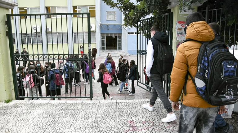Κεραμέως: Self tests και στο βοηθητικό προσωπικό των σχολείων - Τι θα... | Ελλάδα Ειδήσεις