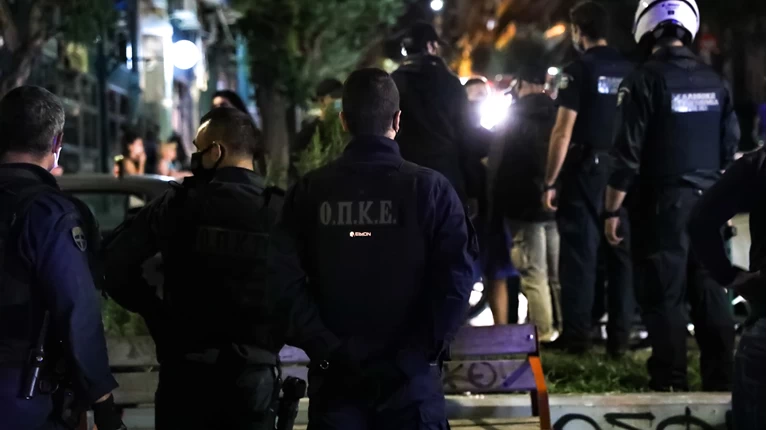 Αστυνομία στην πλατεία Βαρνάβα