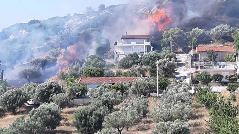 φωτιά στα Σπάτα