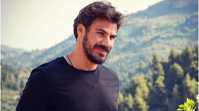 Άκης Πετρετζίκης