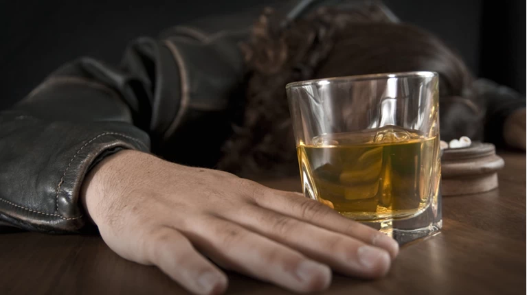Ανήλικοι πήγαν στο νοσοκομείο μετά την κατανάλωση αλκοόλ