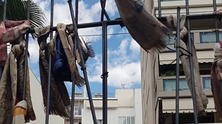 βεβηλωση μνημειου θυρα 7