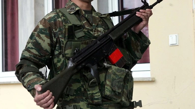 Στρατιώτης