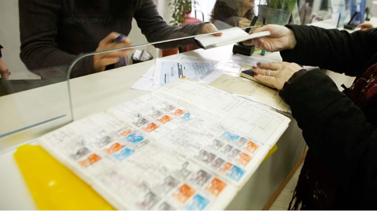 Σκληρό παζάρι και για τη μείωση των ασφαλιστικών εισφορών