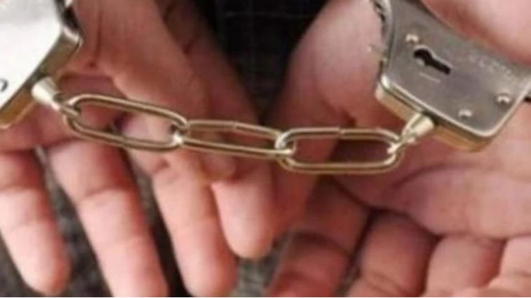 Χειροπέδες για λαθραίο καπνό και δενδρύλλια χασίς