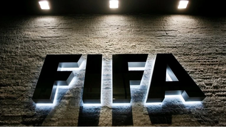 Η FIFA απειλεί με κυρώσεις Νιγηρία και Γκάνα