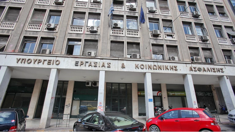 Τι απαντάει το υπουργείο Εργασίας για την επταήμερη εργασία