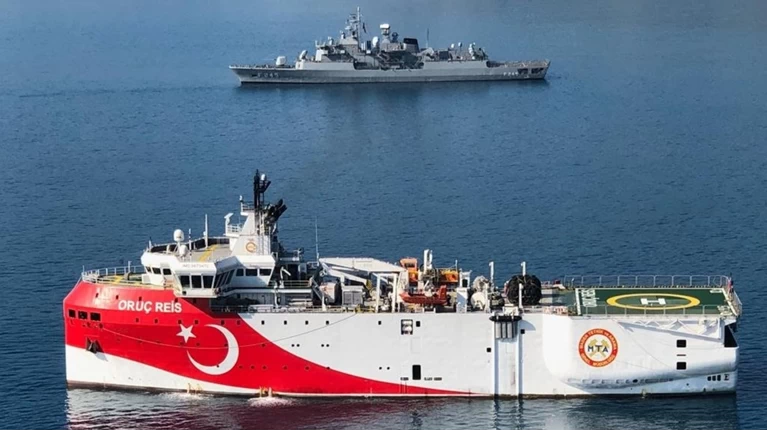 Στην Αν. Μεσόγειο υπό συνοδεία φρεγάτας το «Ορουτς Ρέις»