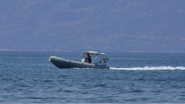 Συναγερμός στις Σπέτσες: Βυθίστηκε ταχύπλοο σκάφος