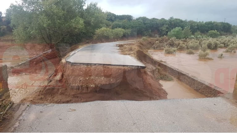 Κατέρρευσε γέφυρα