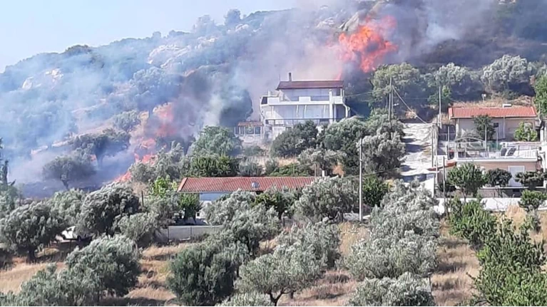 φωτιά στα Σπάτα