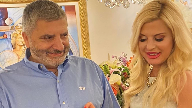 Marina Patoylh Yperlamprh Akoma Kai Sthn Karantina Giortase To Pasxa People Amp Style Eidhseis