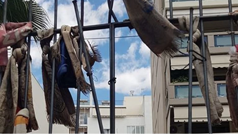 βεβηλωση μνημειου θυρα 7